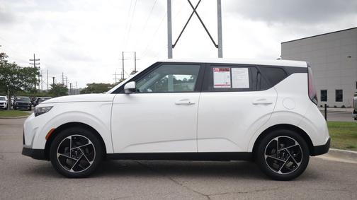 Snow White Pearl 2023 Kia Soul EX