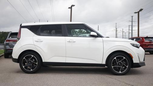 Snow White Pearl 2023 Kia Soul EX
