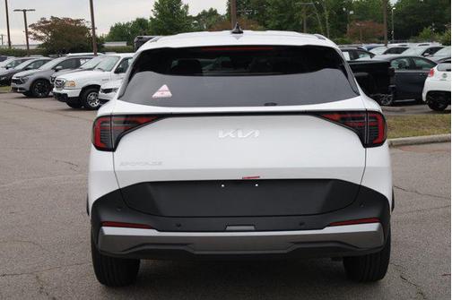 Glacial White Pearl 2026 Kia Sportage LX