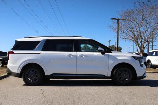 Snow White Pearl 2026 Kia Carnival SX