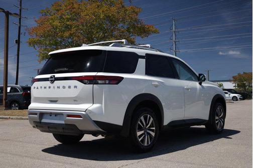 Pearl White Tricoat 2023 Nissan Pathfinder SL FWD
