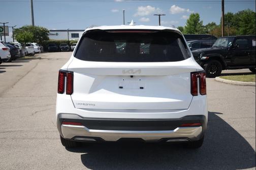 Glacial White Pearl 2024 Kia Sorento S