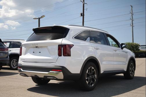 Glacial White Pearl 2024 Kia Sorento S