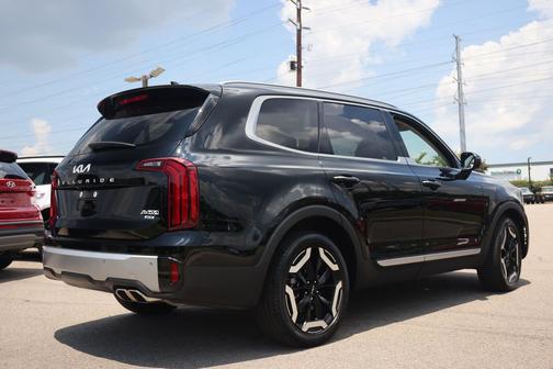 Ebony Black 2024 Kia Telluride S