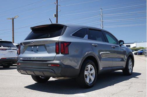 Everlasting Silver 2021 Kia Sorento LX