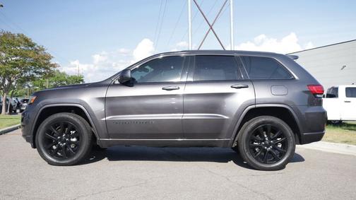 Granite Crystal Metallic Clearcoat 2019 Jeep Grand Cherokee Altitude