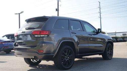 Granite Crystal Metallic Clearcoat 2019 Jeep Grand Cherokee Altitude