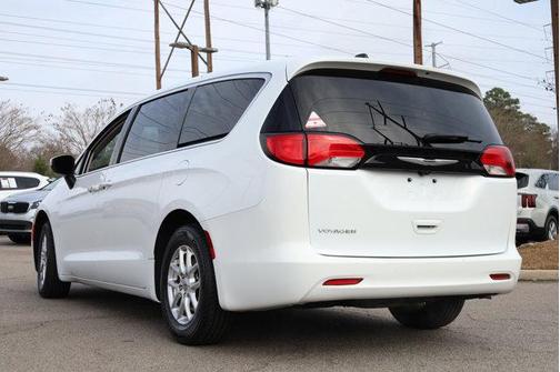 2023 Chrysler Voyager LX