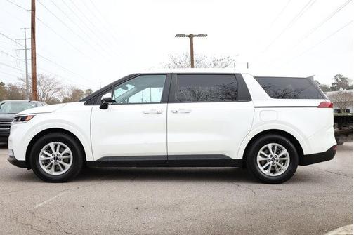 2024 Kia Carnival LX