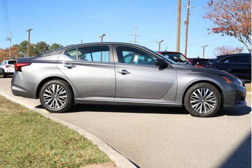 2025 Nissan Altima SV FWD