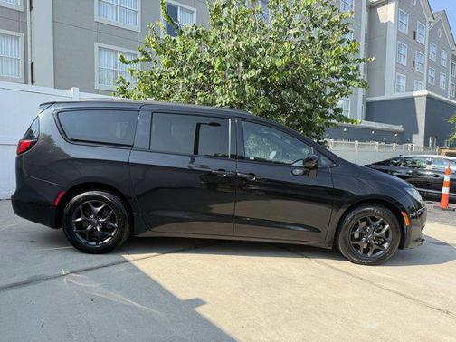 2018 Chrysler Pacifica Touring-L Plus