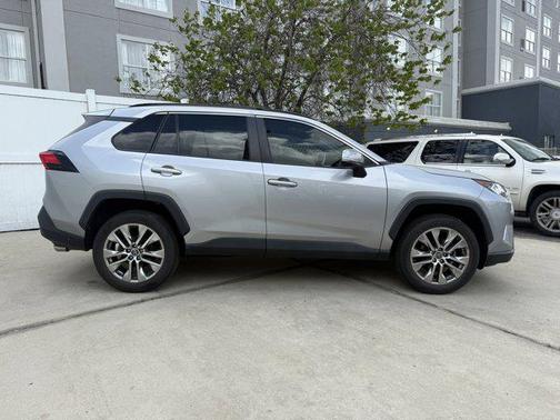2020 Toyota RAV4 XLE Premium