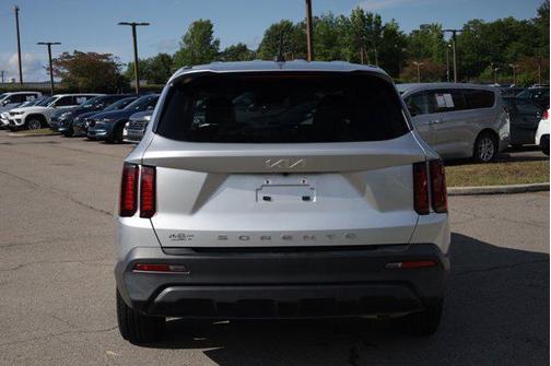 Sparkling Silver 2022 Kia Sorento LX