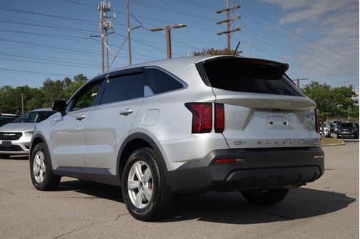 Sparkling Silver 2022 Kia Sorento LX