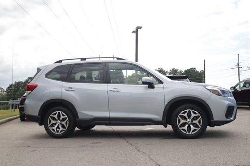 Ice Silver Metallic 2021 Subaru Forester Premium