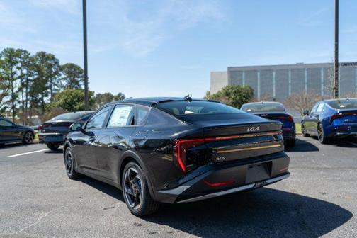 Aurora Black Pearl 2026 Kia K4 EX