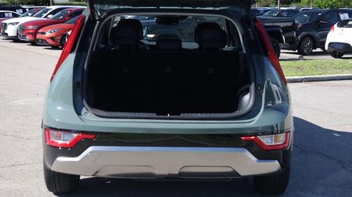 Cityscape Green 2023 Kia Niro SX