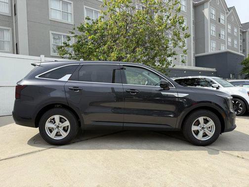 2025 Kia Sorento LX