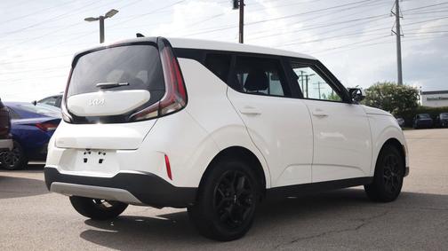 Snow White Pearl 2023 Kia Soul LX