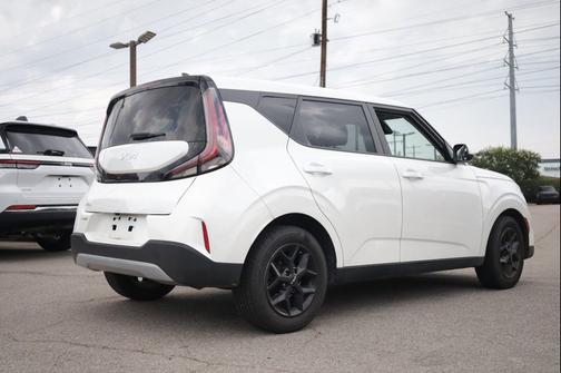 Snow White Pearl 2023 Kia Soul LX