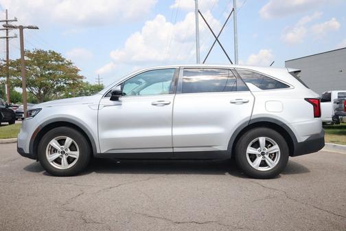Sparkling Silver 2021 Kia Sorento LX