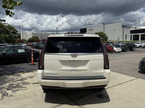 2015 Cadillac Escalade Luxury
