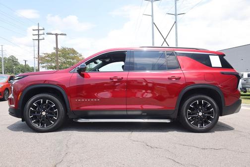 Radiant Red Tintcoat 2026 Chevrolet Traverse LT