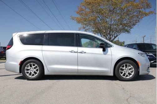Silver Mist Clearcoat 2024 Chrysler Pacifica Touring L