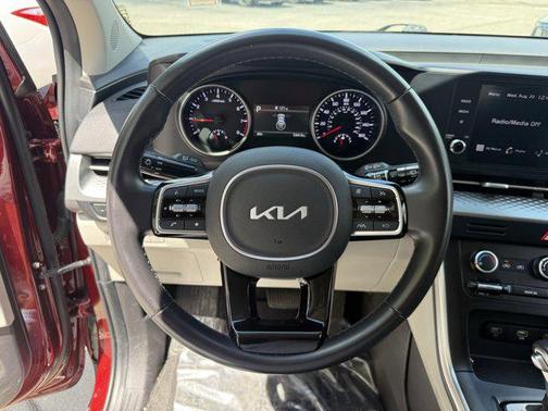 2024 Kia Carnival LX