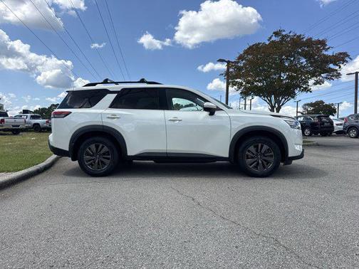 2022 Nissan Pathfinder SV 2WD