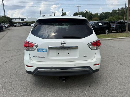 Moonlight White 2013 Nissan Pathfinder SL