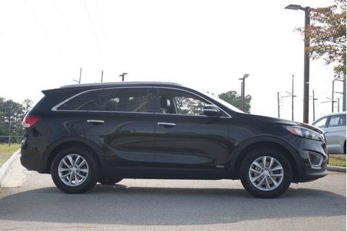 Ebony Black 2018 Kia Sorento LX