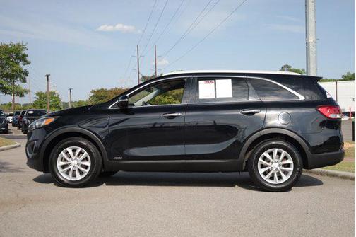 Ebony Black 2018 Kia Sorento LX