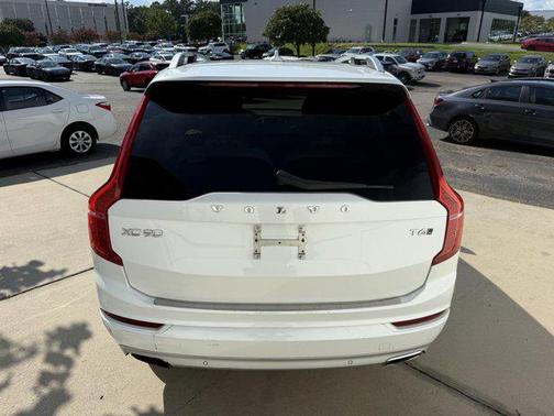 2017 Volvo XC90 T6 Momentum