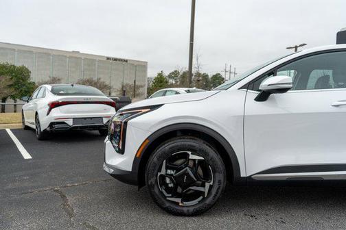 Glacial White Pearl 2026 Kia Sportage EX