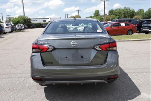 Gun Metallic 2024 Nissan Versa 1.6 SV