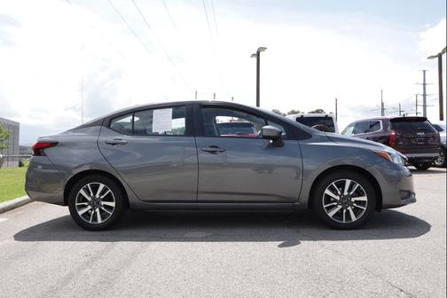Gun Metallic 2024 Nissan Versa 1.6 SV