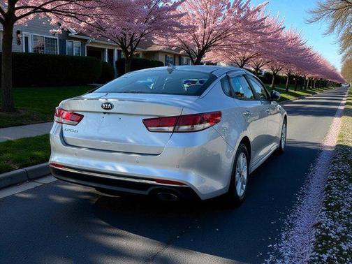 2017 Kia Optima LX