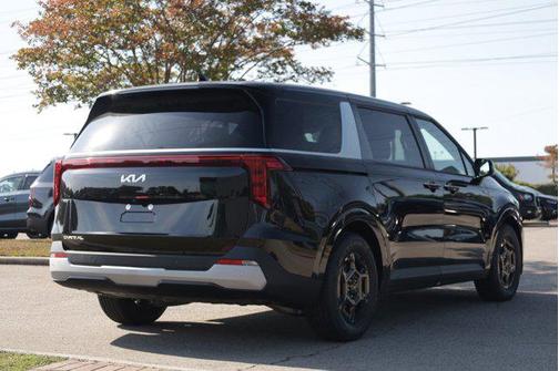 Aurora Black Pearl 2026 Kia Carnival LXS