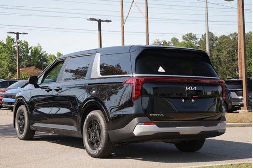 Aurora Black Pearl 2026 Kia Carnival LXS