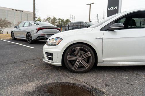 2016 Volkswagen Golf R 4-Door