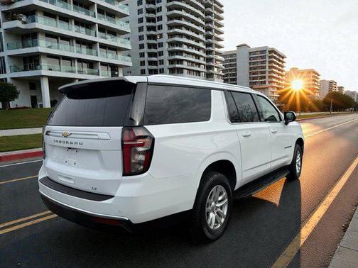 2024 Chevrolet Suburban LT
