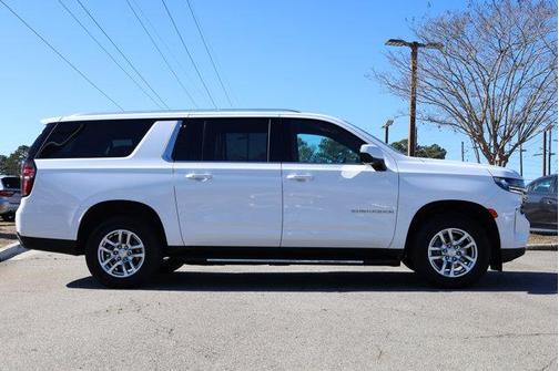 2024 Chevrolet Suburban LT