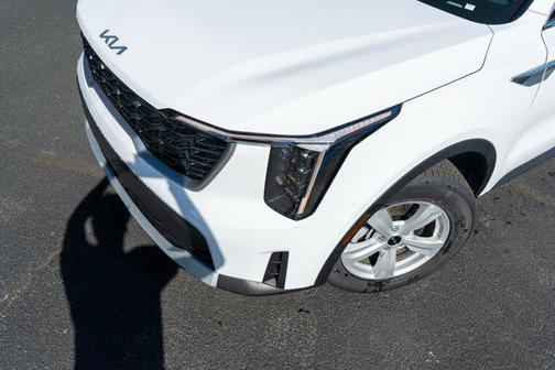Glacial White Pearl 2026 Kia Sorento LX