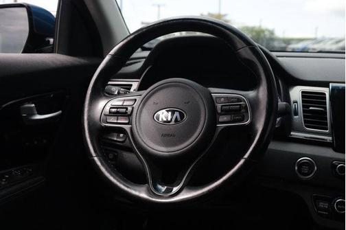 Deep Cerulean 2017 Kia Niro Touring