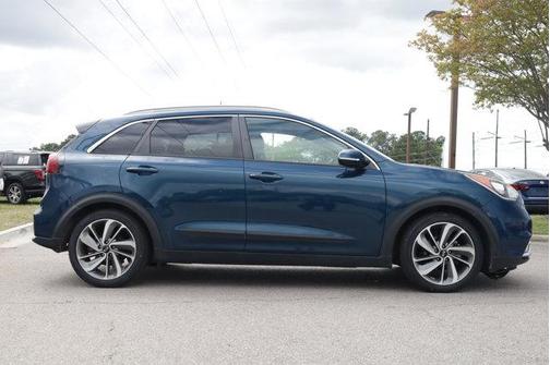 Deep Cerulean 2017 Kia Niro Touring