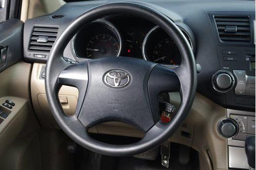 2011 Toyota Highlander SE