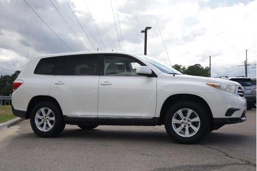 2011 Toyota Highlander SE