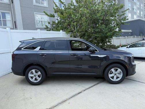 2025 Kia Sorento LX