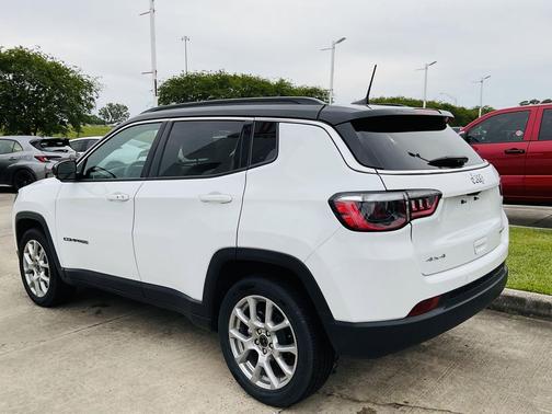Bright White Clearcoat 2025 Jeep Compass Limited